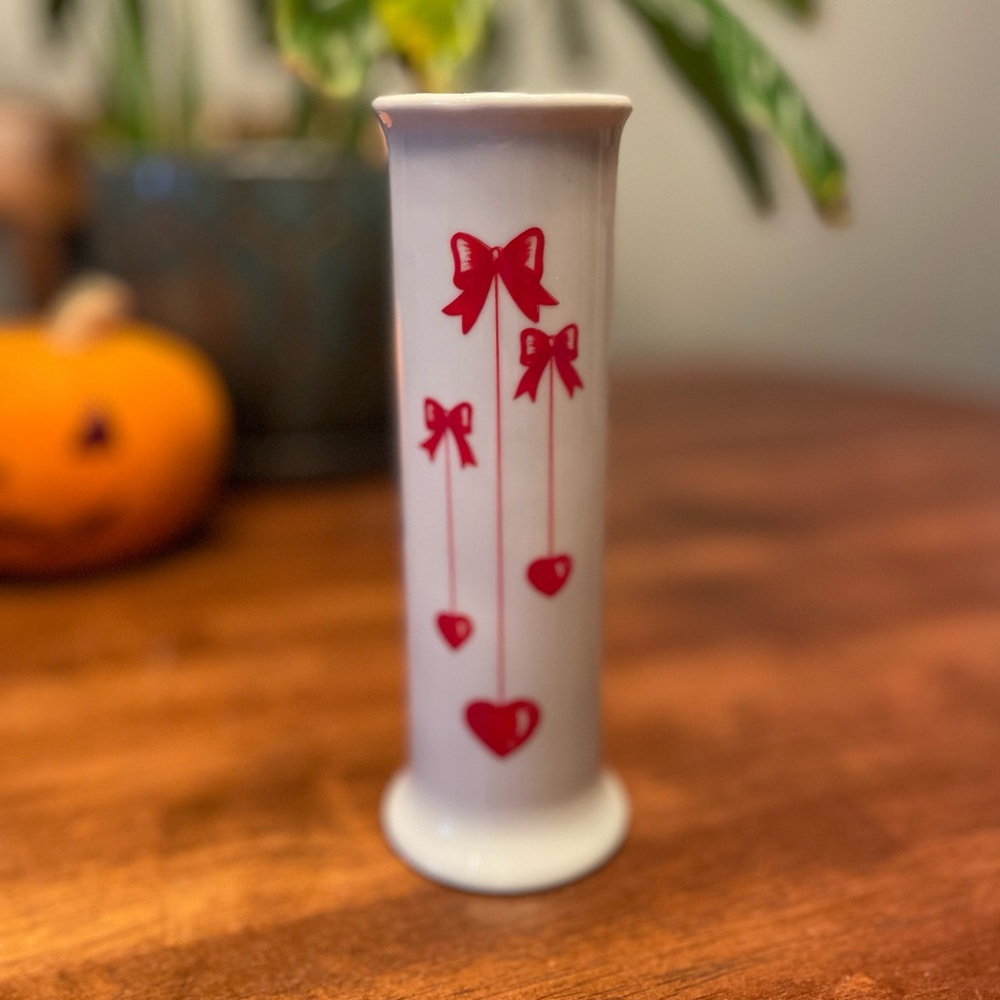 Vintage 1988 F.T.D.A. Hearts Slim Flower Vase